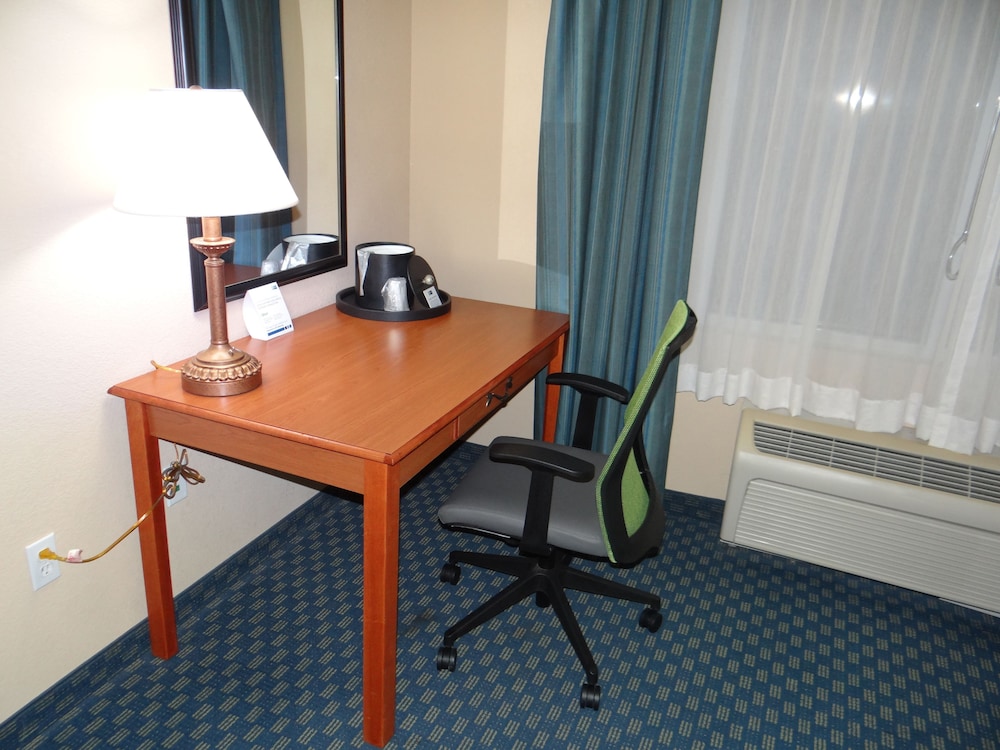 Holiday Inn Express Hotel And Suites Salisbury Delmar 52/68