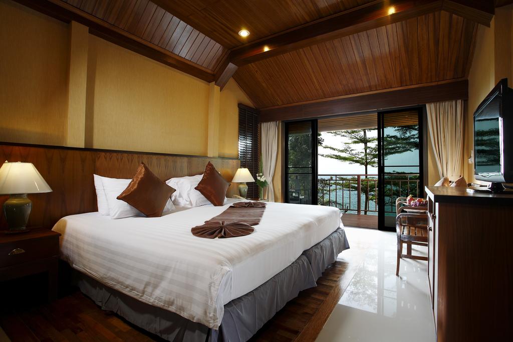 Deluxe, Double or Twin Bed