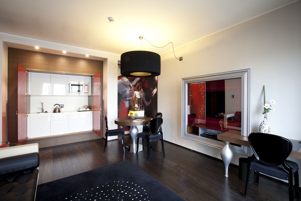 Palace Moderno 47/70