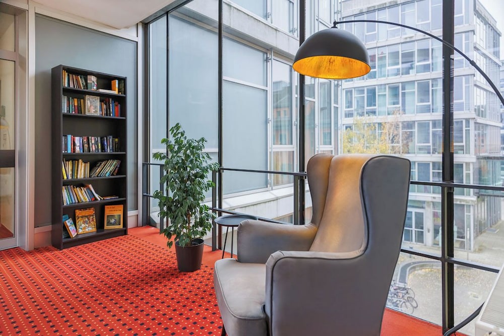 Airporthotel Berlin Adlershof 52/75