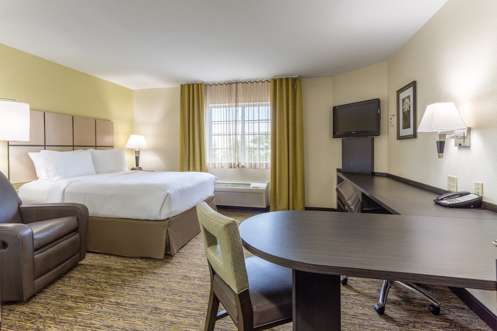 CANDLEWOOD SUITES AURORA- NAPERVILLE 22/51