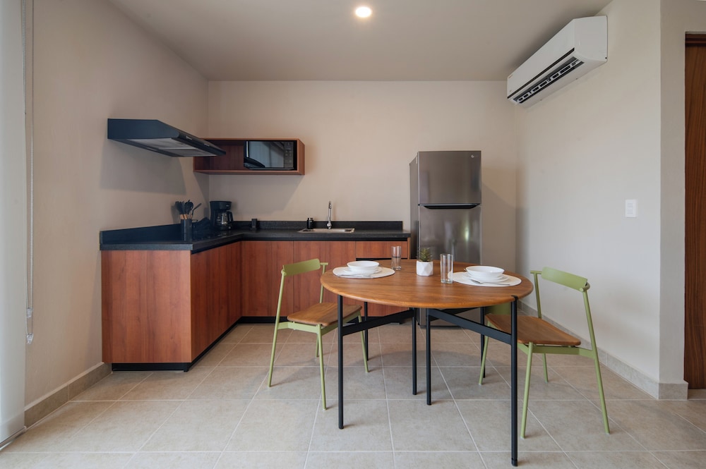 EVERGLADES SUITES 40/50