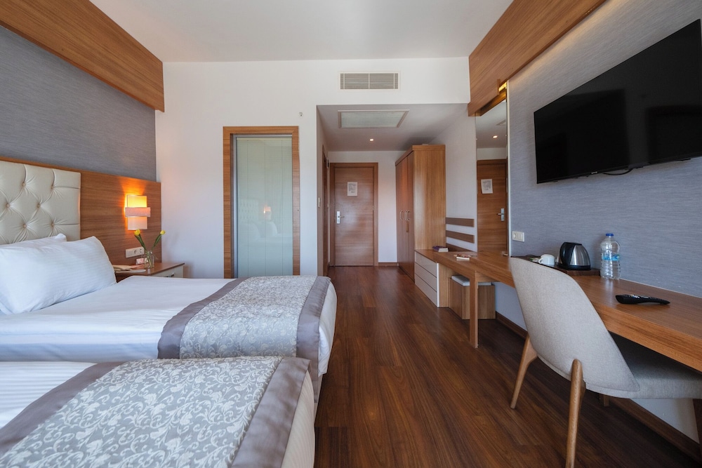 Parion Hotel 18/67