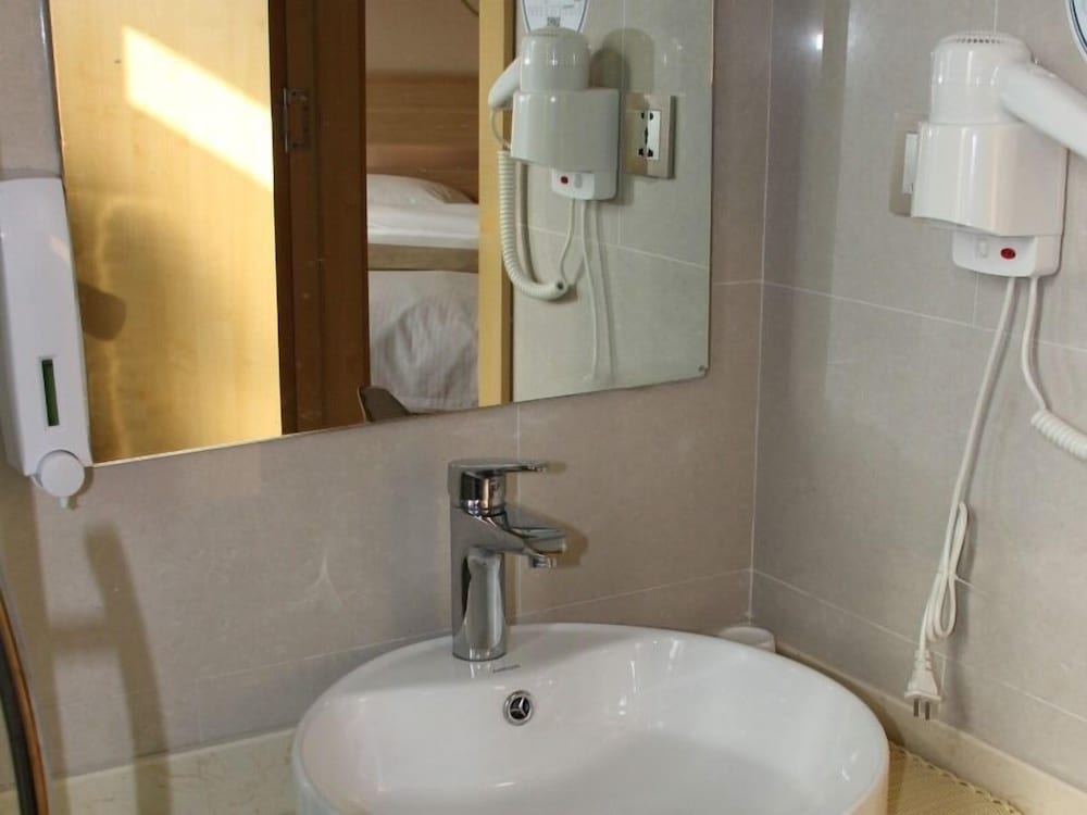 GREENTREE INN SHANGHAI MINHANG DISTRICT BEIQIAO SUBWAY STATION EXPRESS HOTEL 30/30