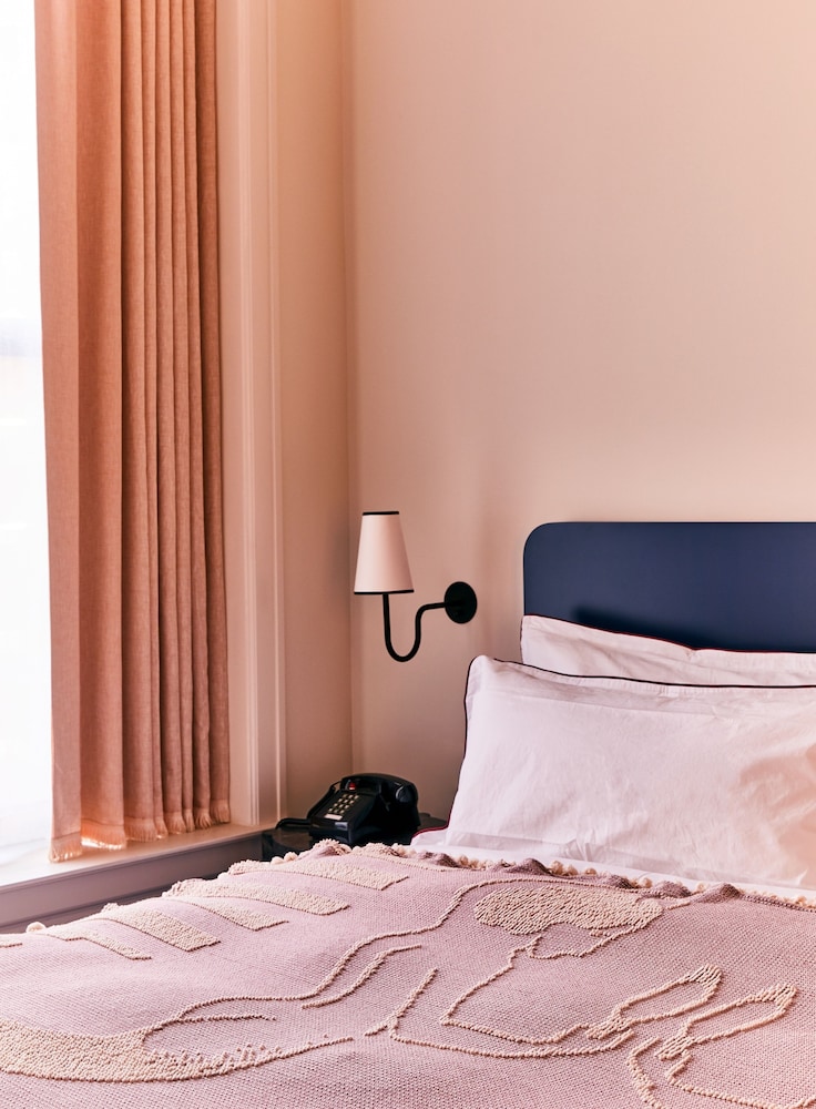 The Siren Hotel 24/70