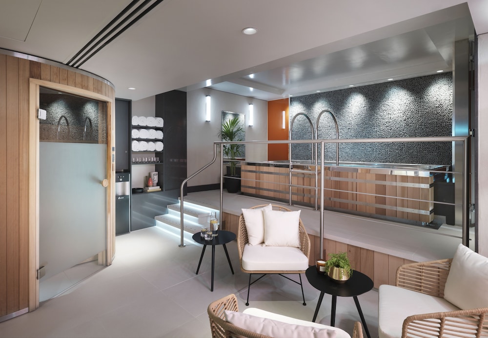 The Athenaeum Hotel & Residences 61/66