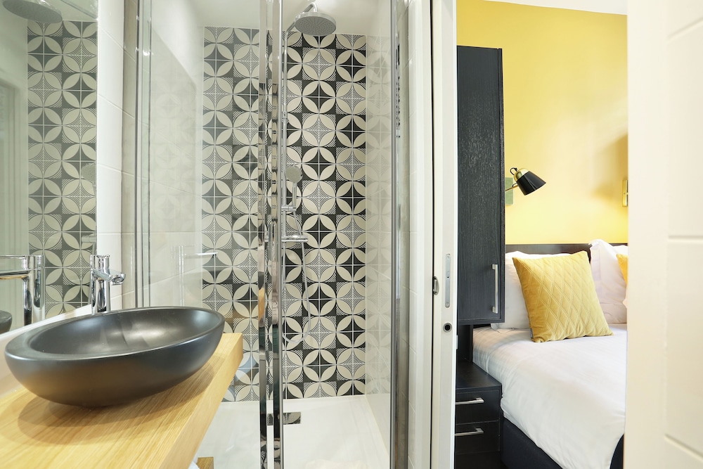 Short Stay Group Eiffel Village Serviced Apartments 41/50