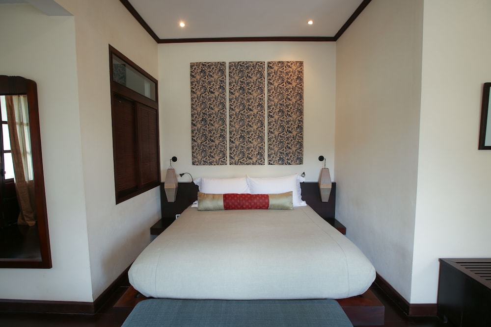 THE APSARA RIVE DROITE 8/50