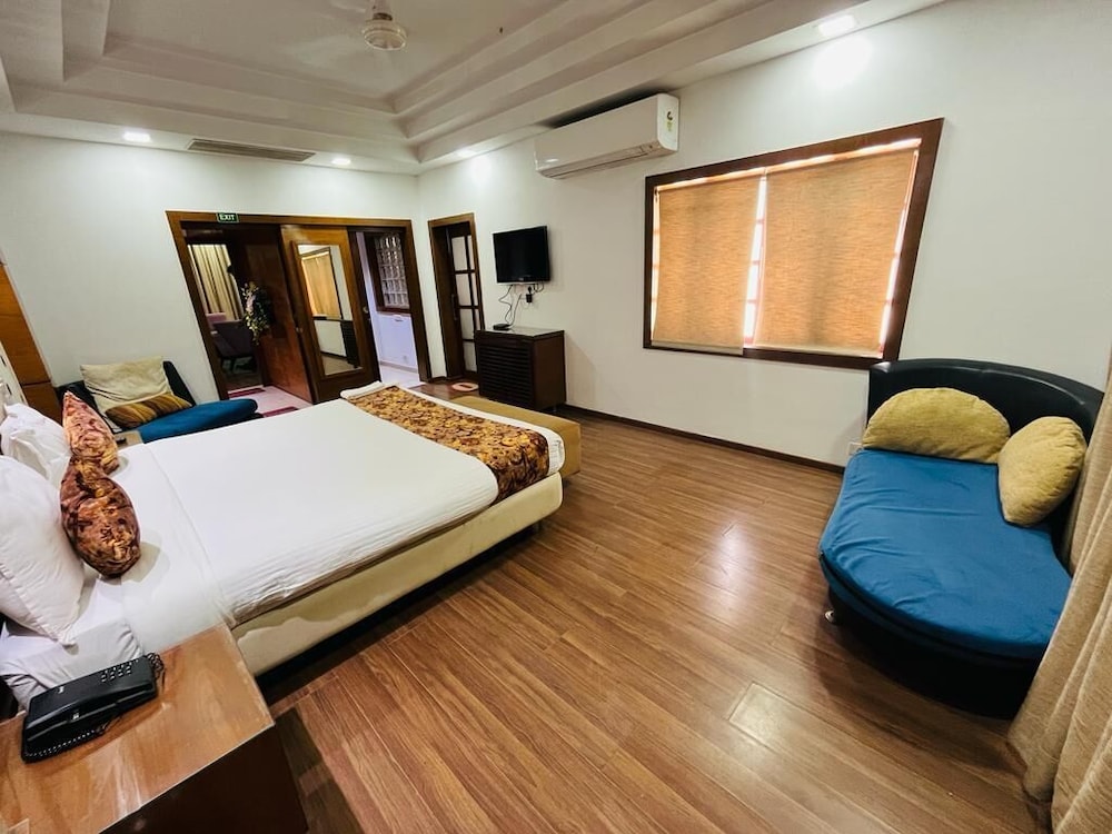 HONEYMOON, SUITE