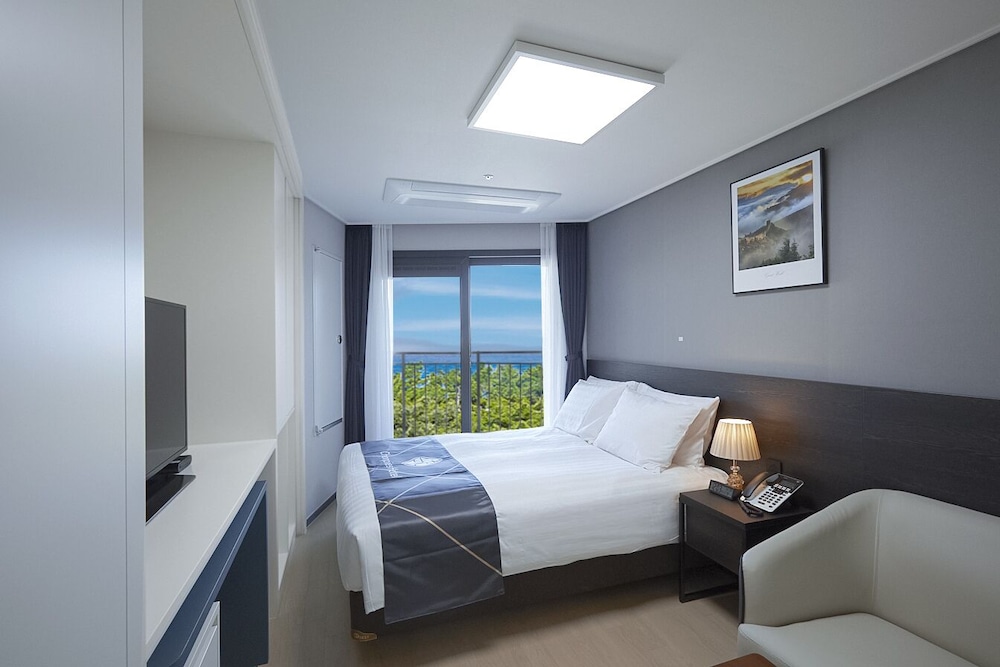 Sokcho Chonpines Beach Hotel 6/17