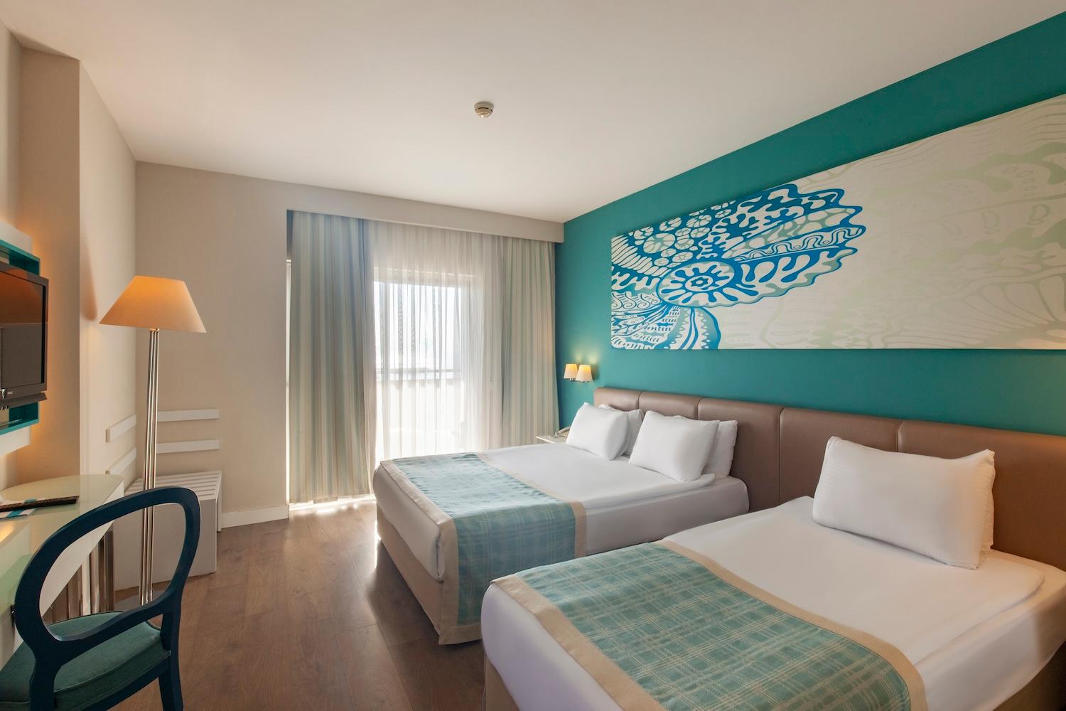 Room, Land View
