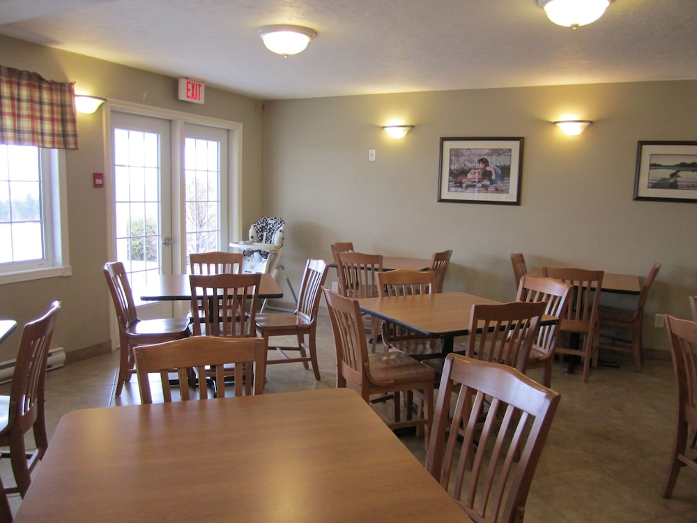 Auberge Bouctouche Inn & Suites 36/49