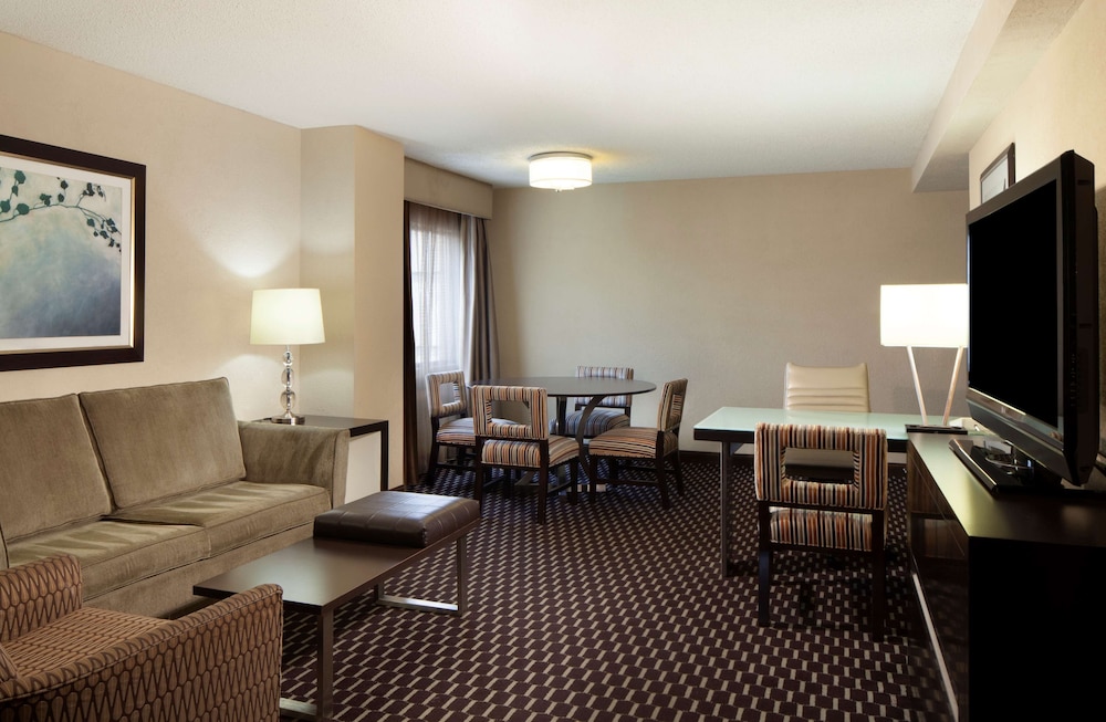 Embassy Suites Galleria 19/50