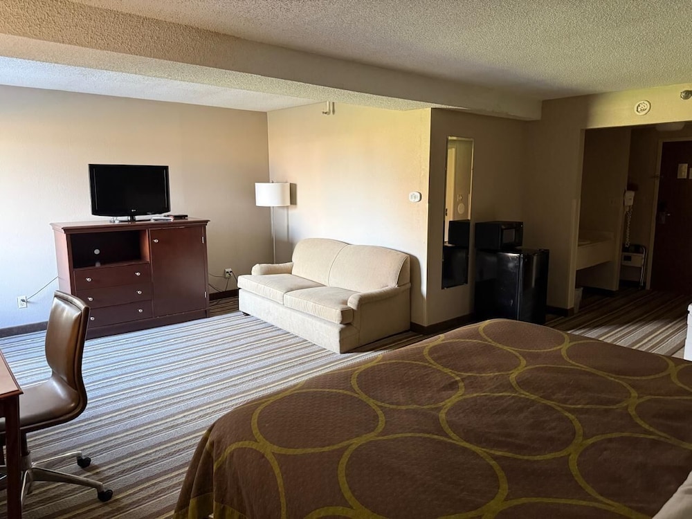 Super 8 By Wyndham Chambersburg I-81 36/43