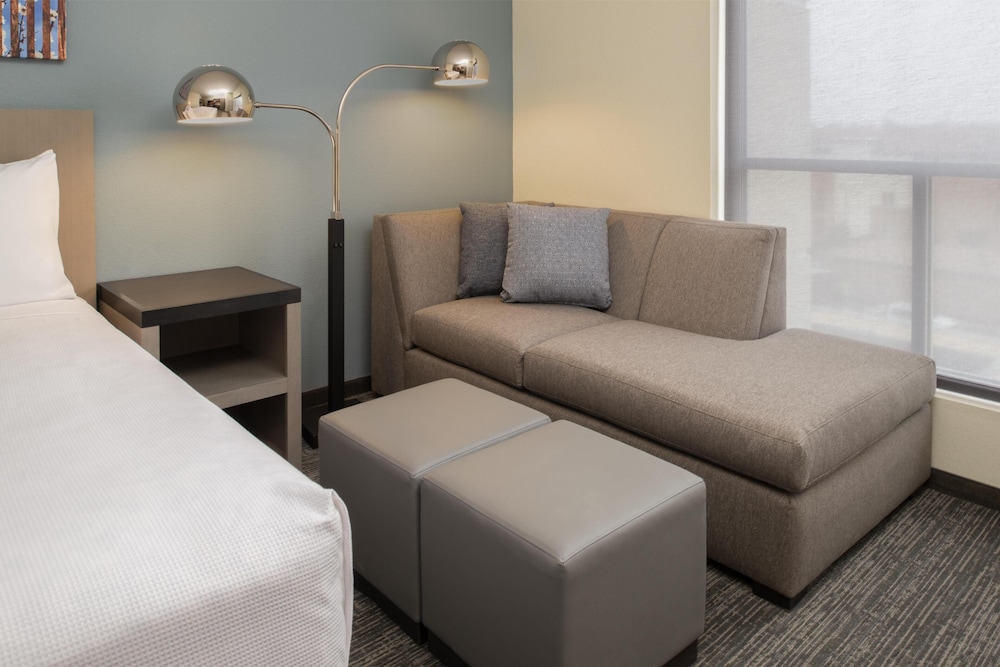 Hyatt House Fresno/Campus Pointe 24/50