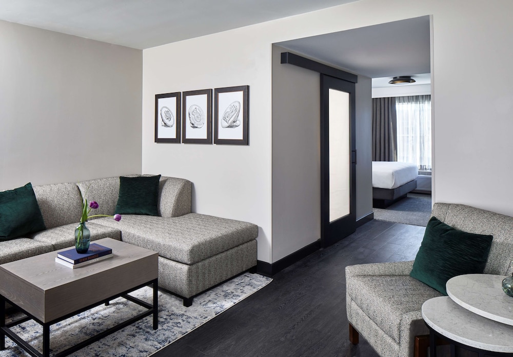 Cumberland House Knoxville, Tapestry Collection by Hilton 39/79