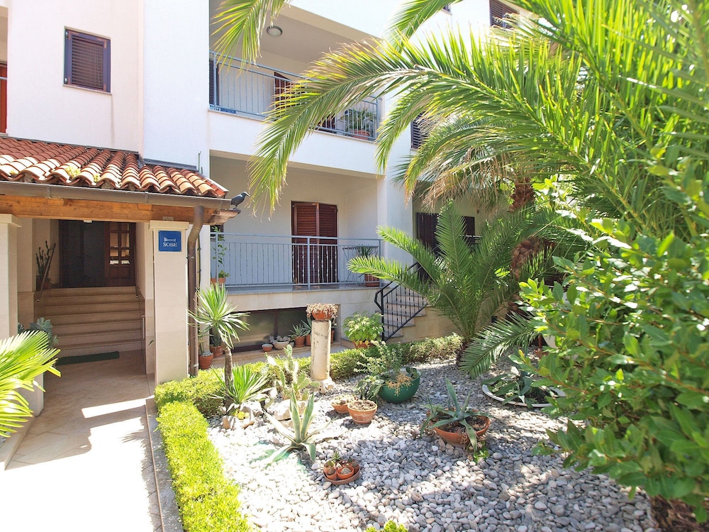 Apartments Ivica 1452 34/37