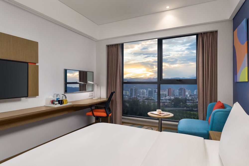 Standard, King Bed, Sunrise View, High Floor