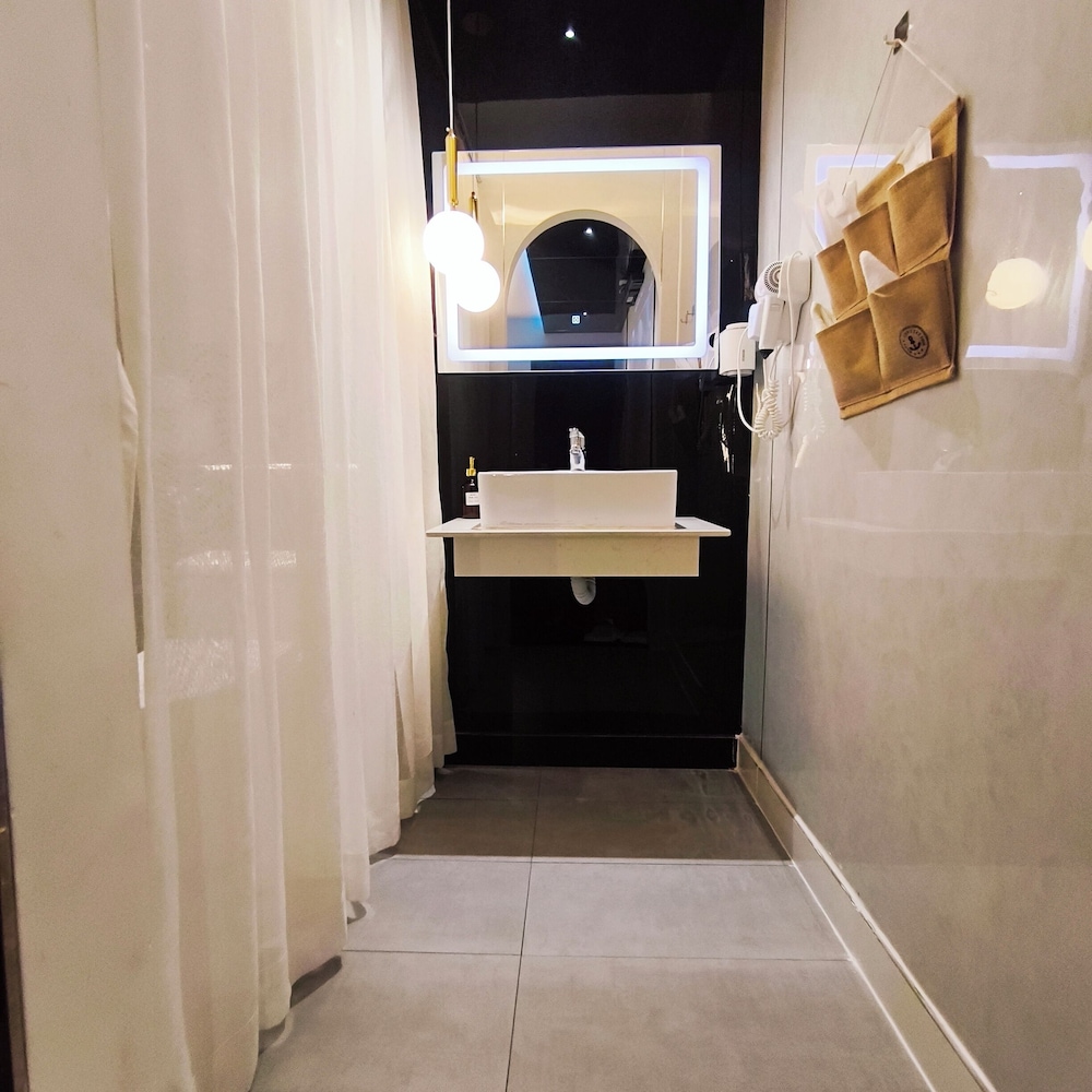 Moc Huong Hotel 7/49