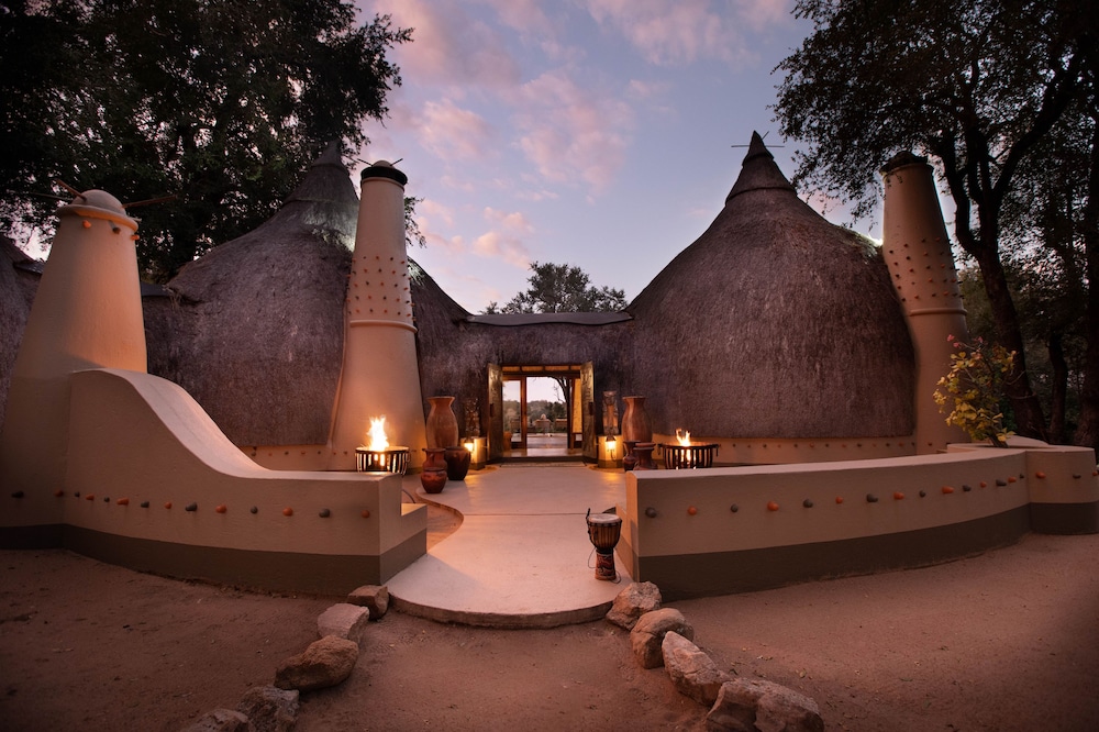 Hoyo-Hoyo Tsonga Lodge 12/68