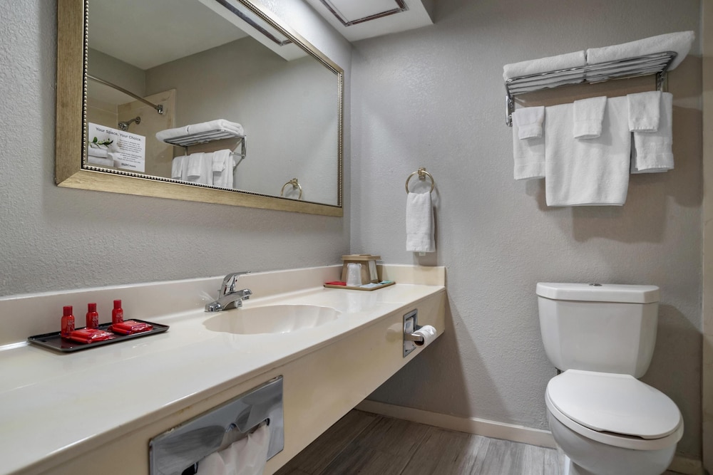 SureStay Plus By Best Western Greenwood 50/50