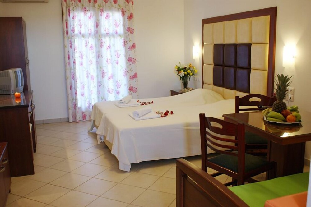 Plaka Hotel II 18/46