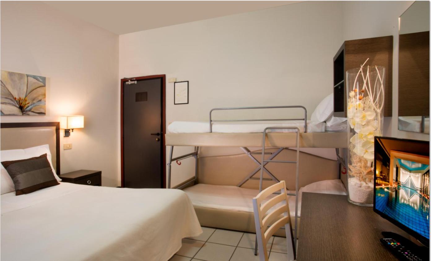 Hotel Ambassador 18/49