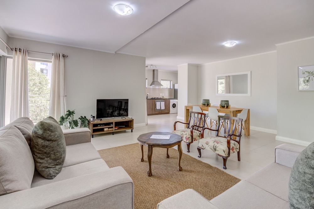 Mayfair Luxury Apartments 30/50