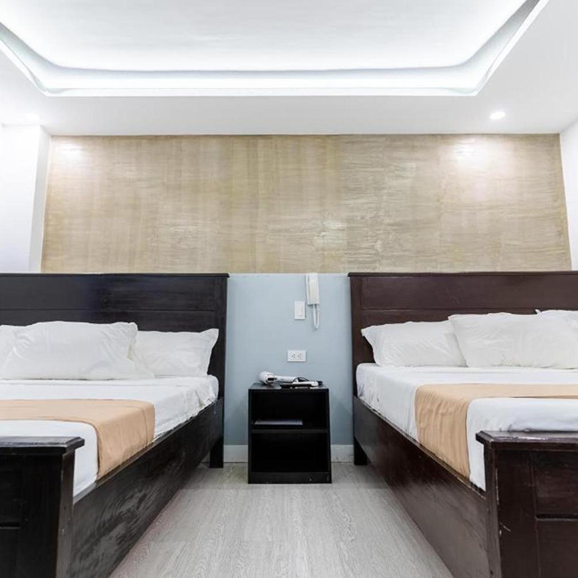 Spotlight Hotel near Hundred Islands Wharf 6/44