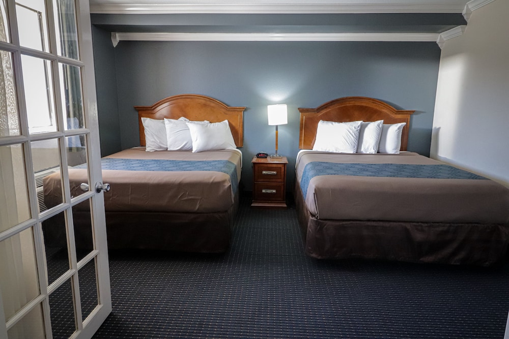 FAMILY, MULTIPLE BEDS
