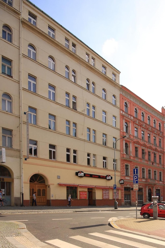 Claris Hotel 53/62