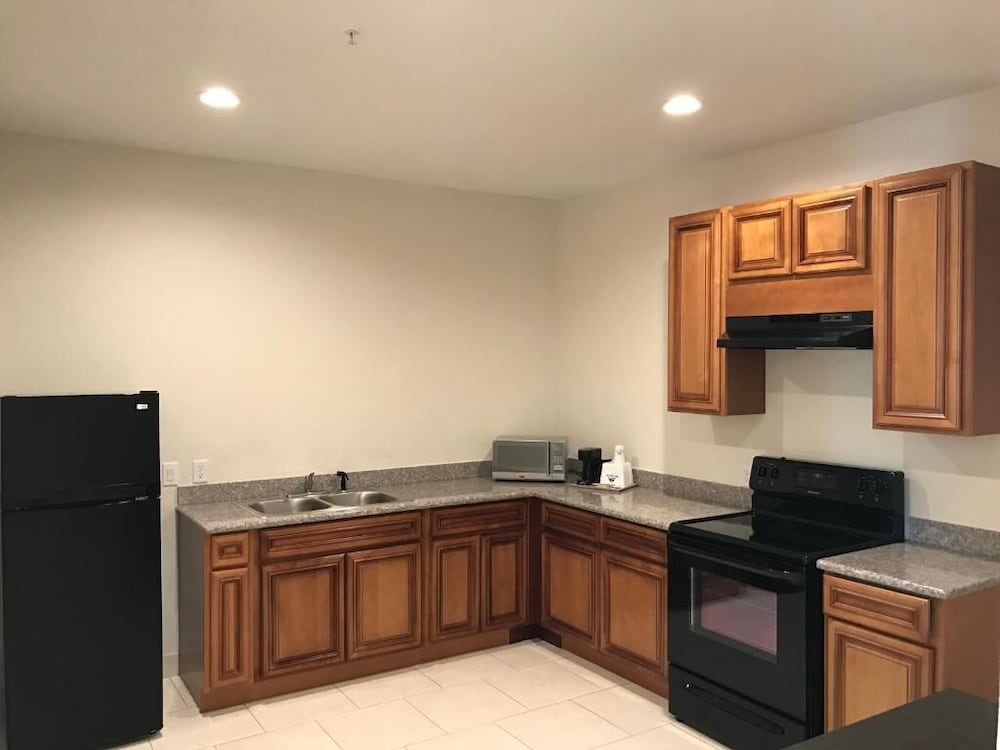 Americas Best Value Inn & Suites Houston NW 4/36