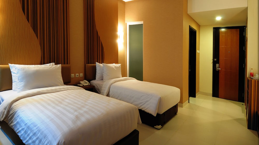 Lynt Hotel Jakarta 8/15
