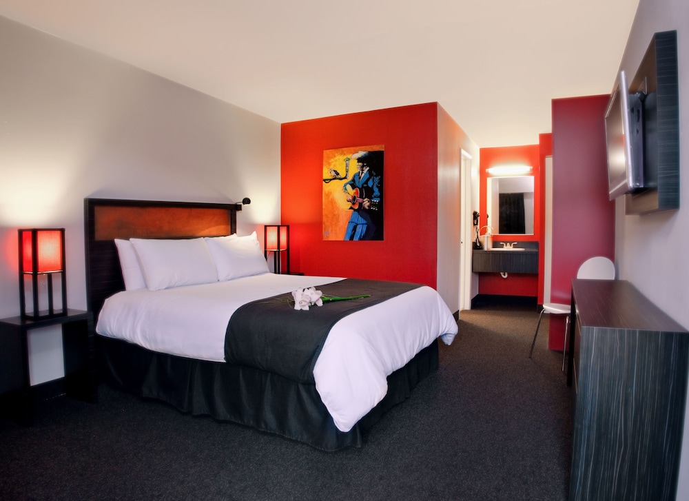 STANDARD, QUEEN BED