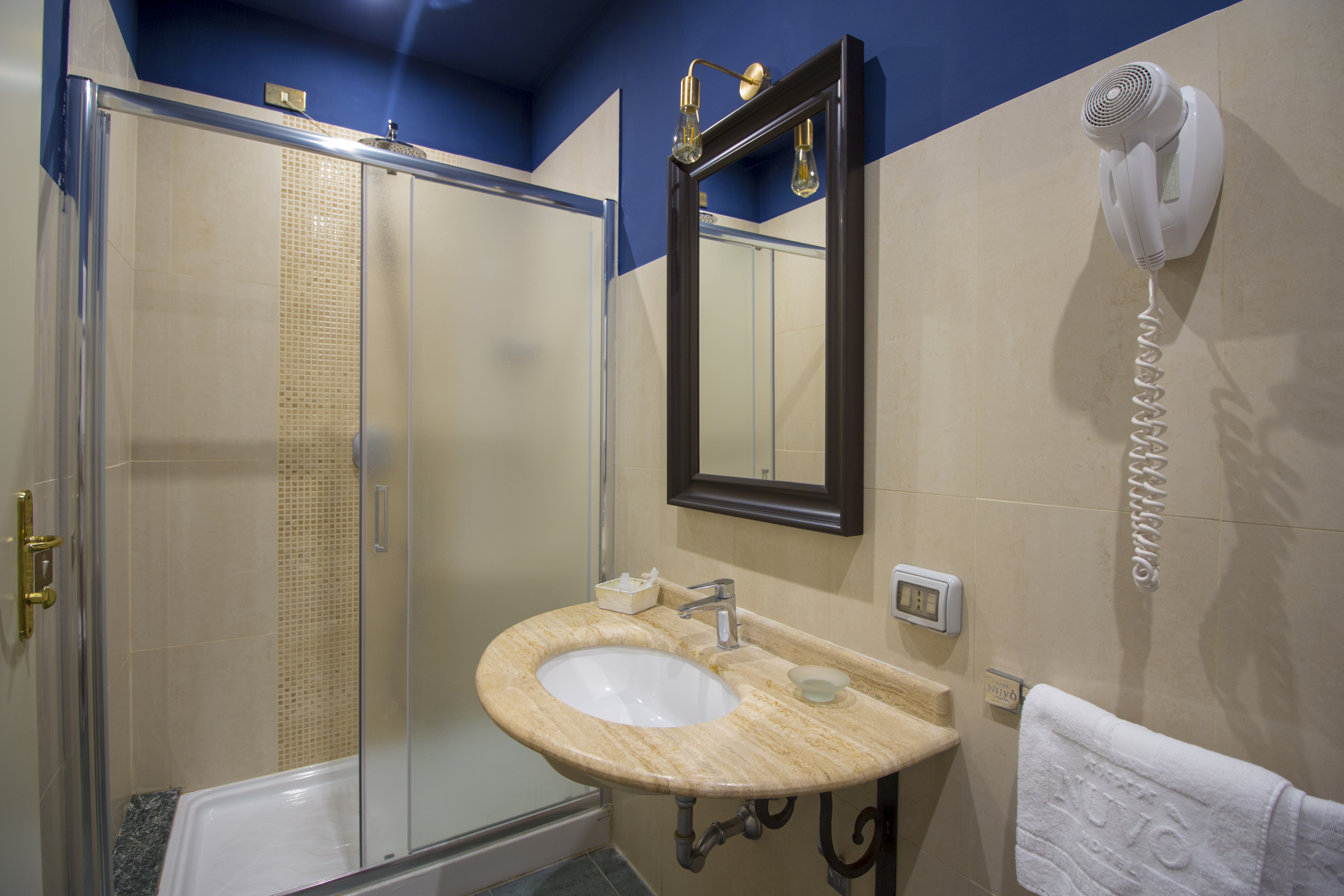 غرفة قياسية ثلاثية، Hotel Nuvo 3/3