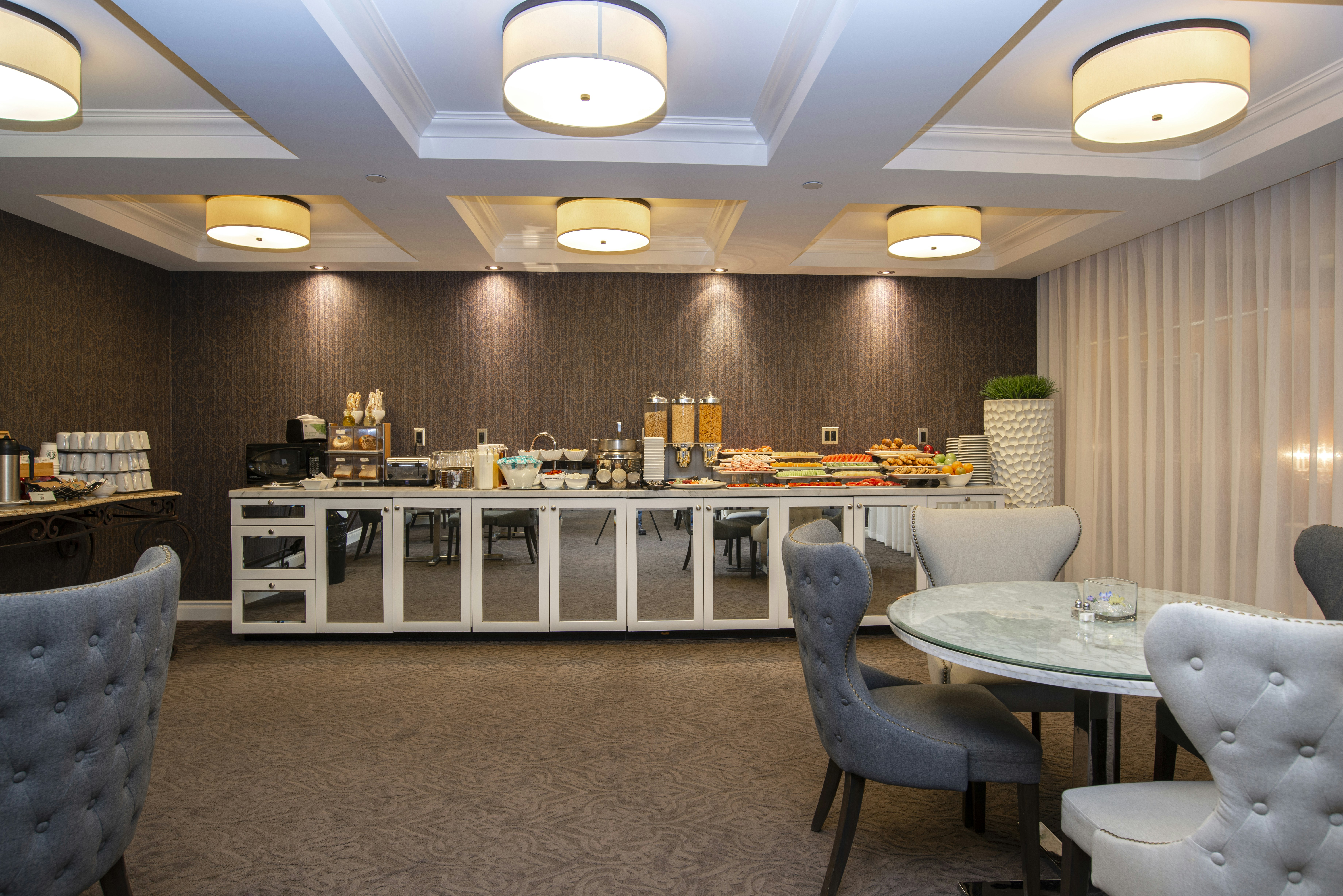 Sandman Signature Edmonton Downtown Hotel 36/46
