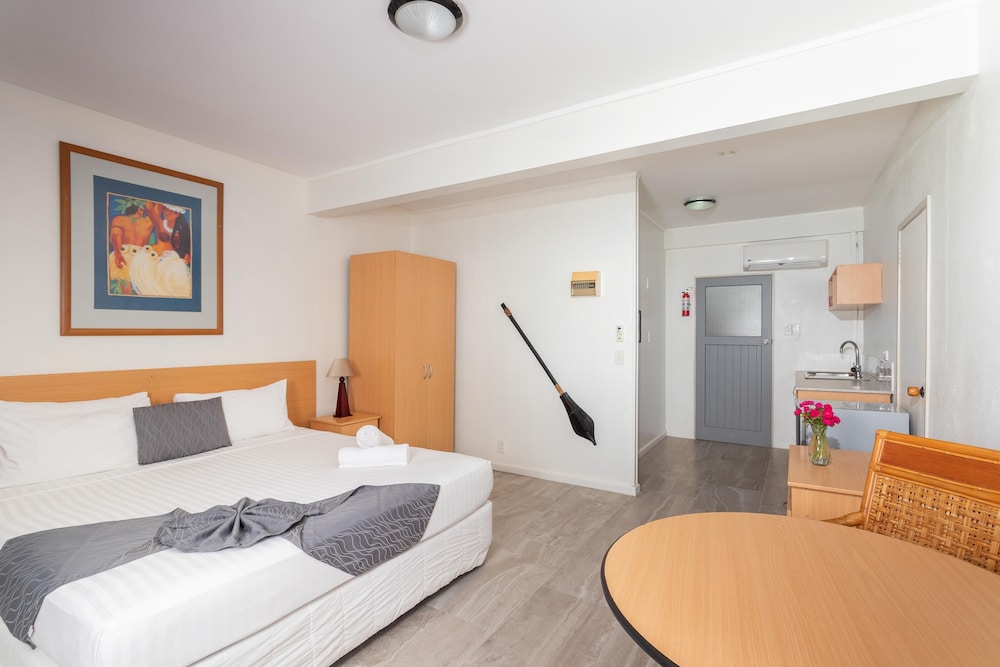 Moana Sands Beachfront Hotel 23/58