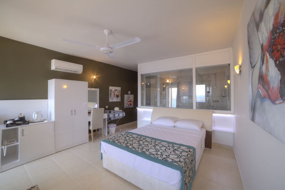 Sunset Villa Hotel 10/50