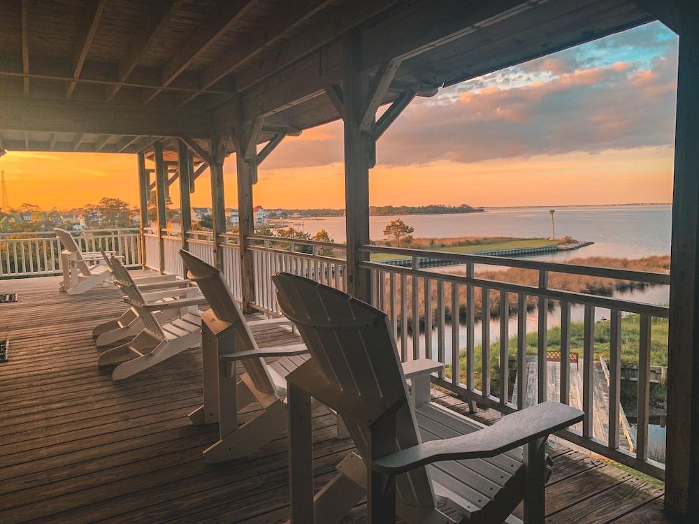 The Burrus House Inn Waterfront Suites 39/50