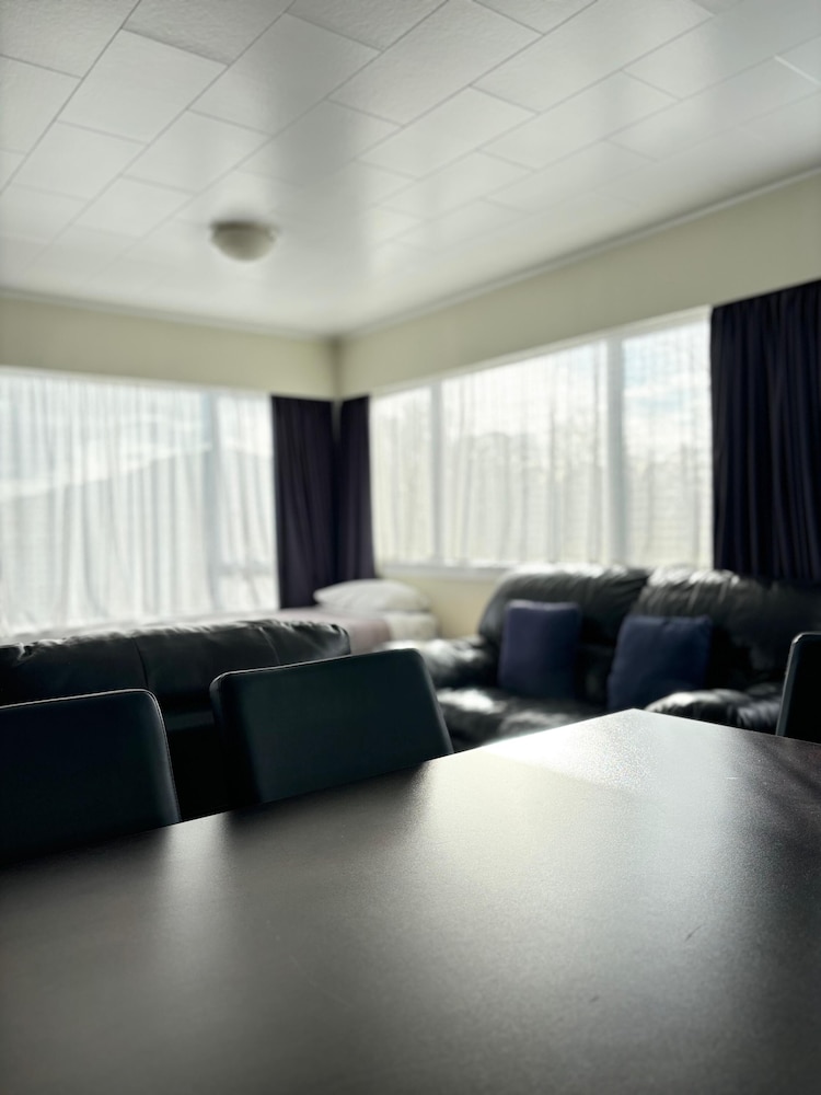 Kowhai And Colonial Motel 37/49