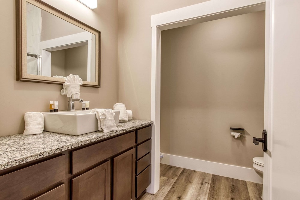 New Hotel Collection Smoky Mountains 50/50