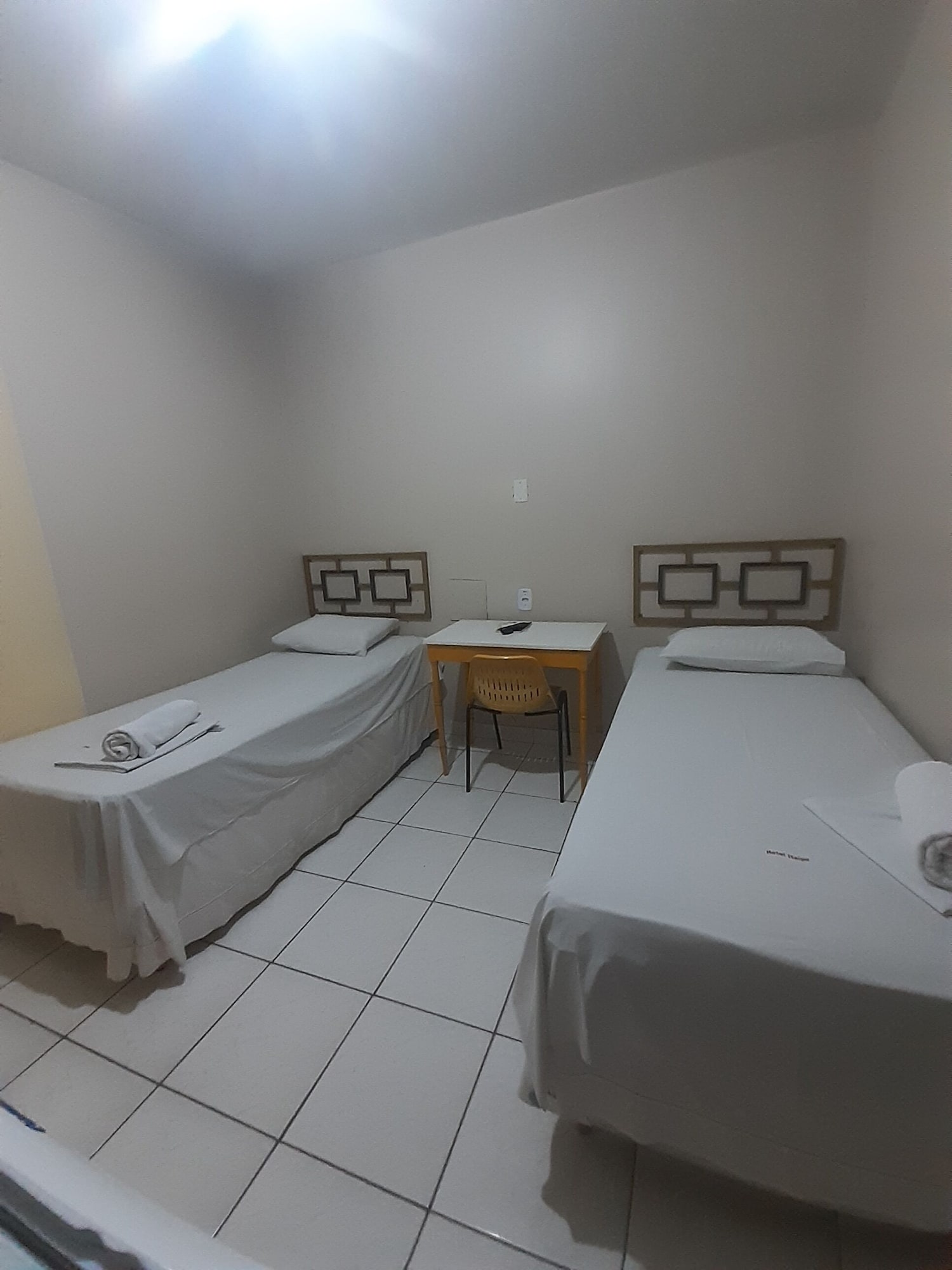 DELUXE, TWIN BEDS