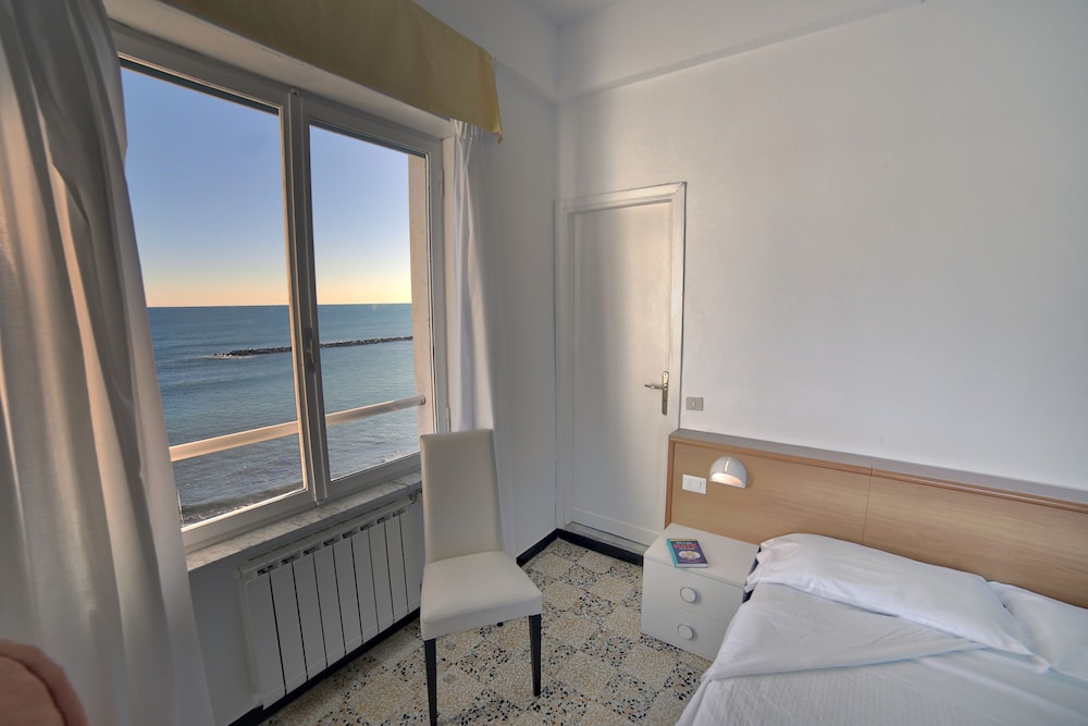 HOTEL MAYOLA 22/73