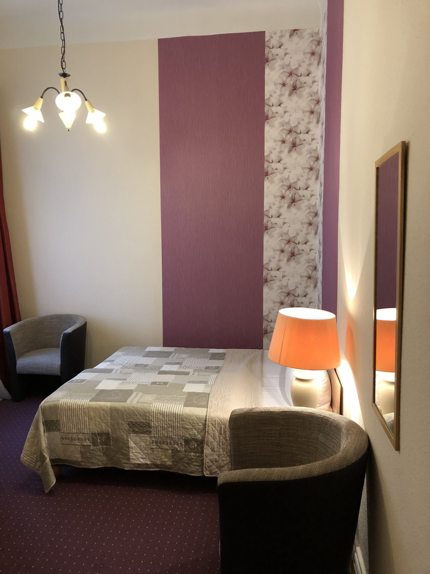 ROOM, SINGLE