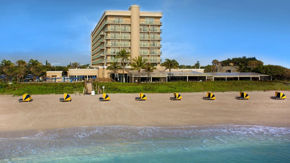 The Singer Oceanfront Resort, Curio Collection by Hilton 25/56