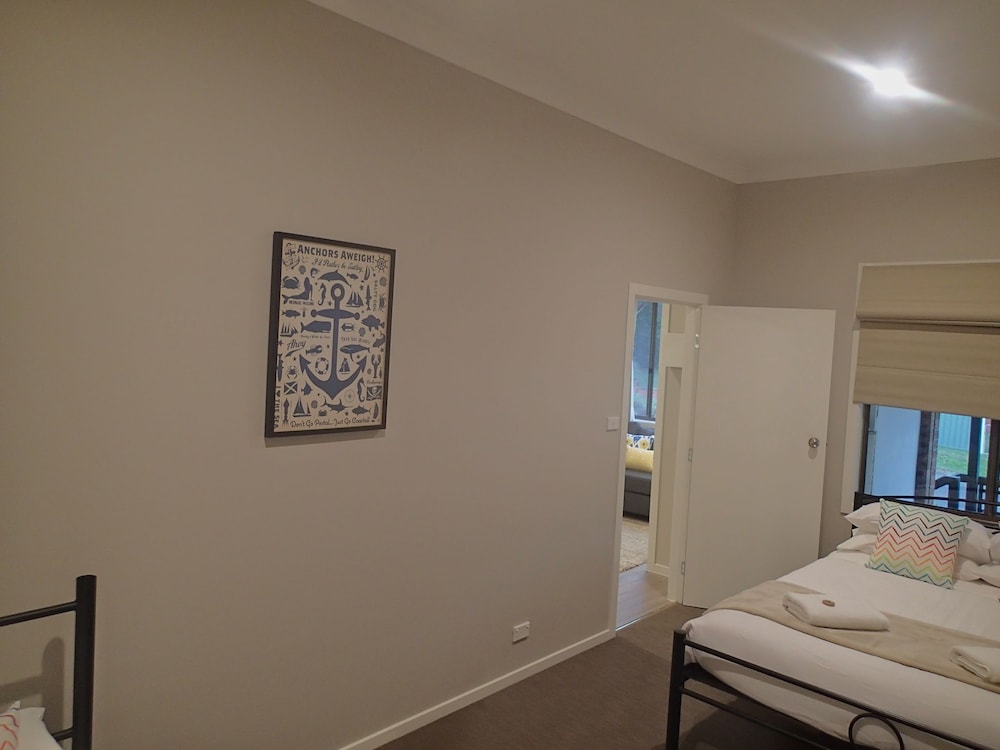 DUNGOWAN HOLIDAY ACCOMODATION 47/75