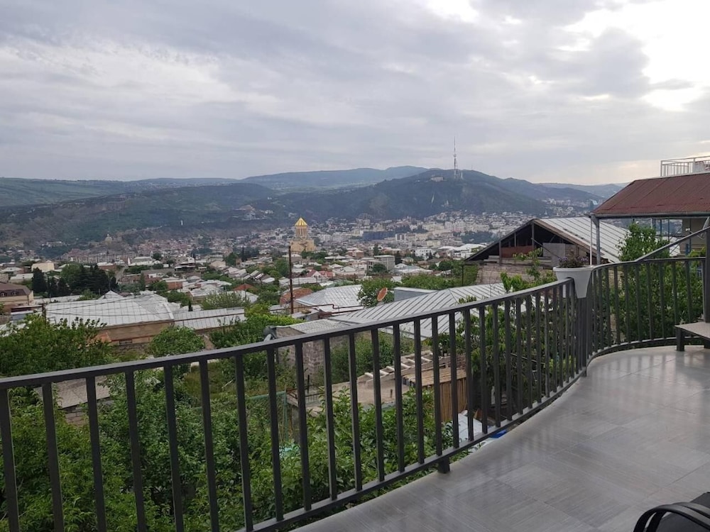 Upstairs Hotel Tbilisi 25/35