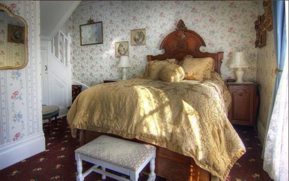 Gingerbread Mansion Inn 29/73