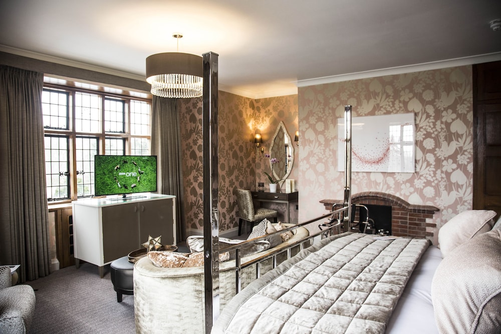 Hogarth S Stone Manor 23/73