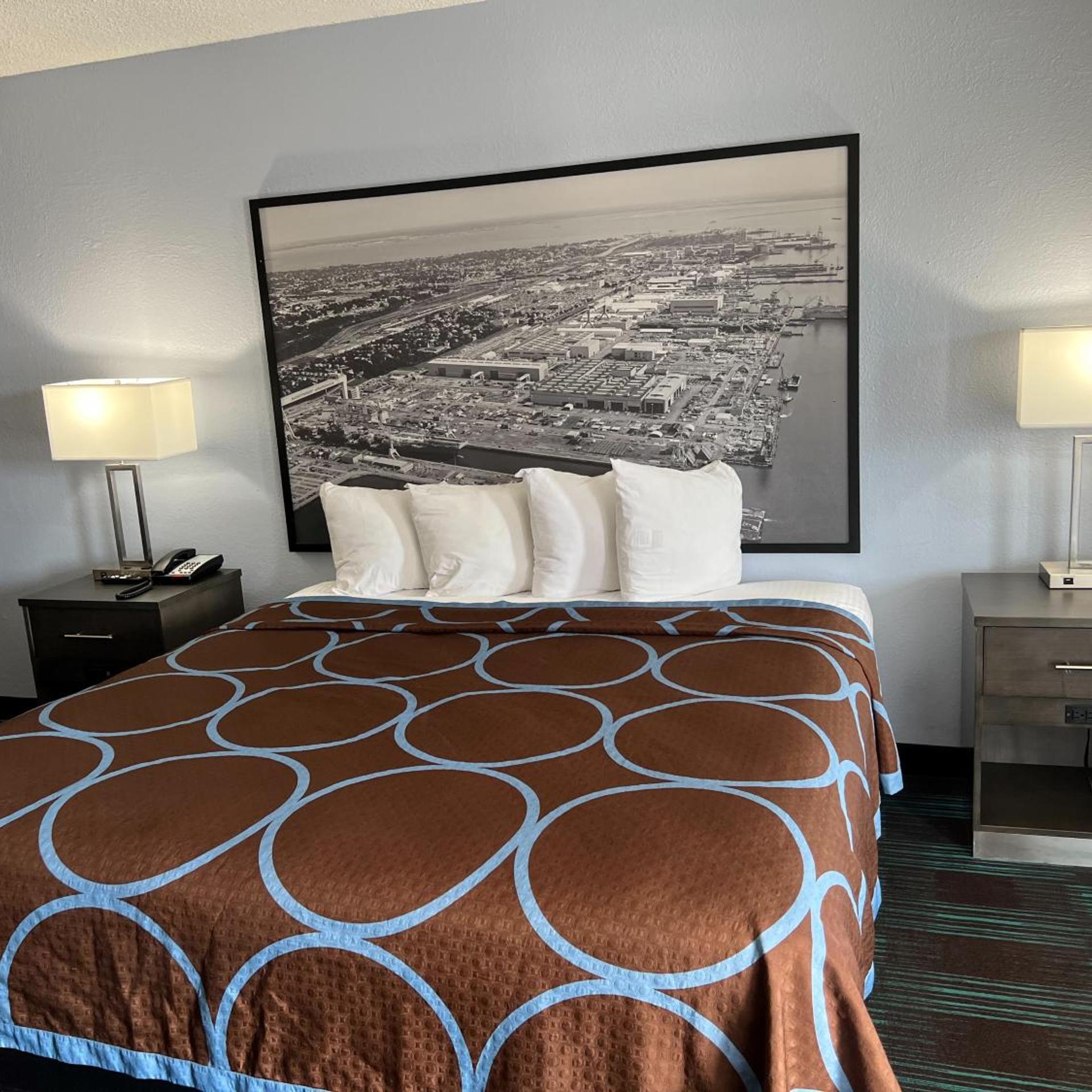 Super 8 by Wyndham Newport News 6/19